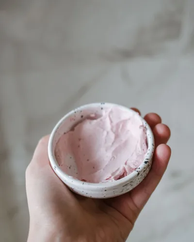 Bloom Botanics rózsaagyag tisztító arcmaszk