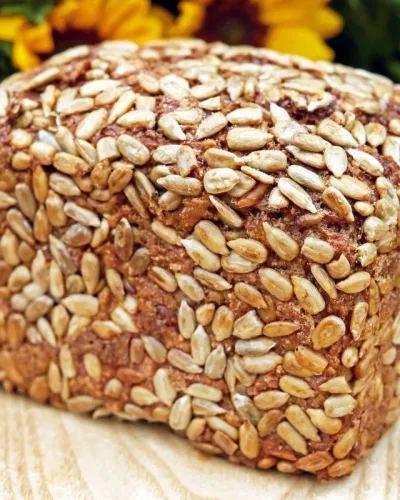 Magvas teljes kiőrlésű rozskenyér – 750 g