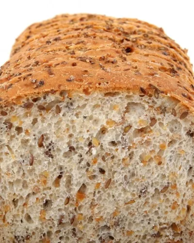 Magvas teljes kiőrlésű kenyér (600 g)