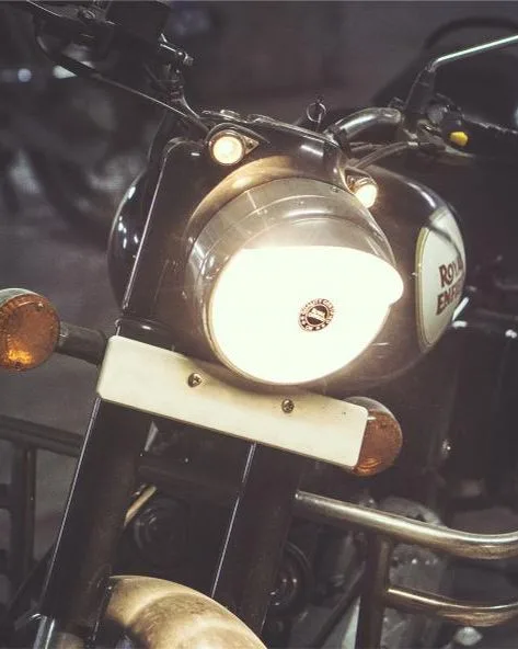Velox 5 3/4" krómozott motoros fényszóró, LED nappali gyűrűvel
