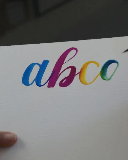 Monogramos bögre kézírásos betűvel