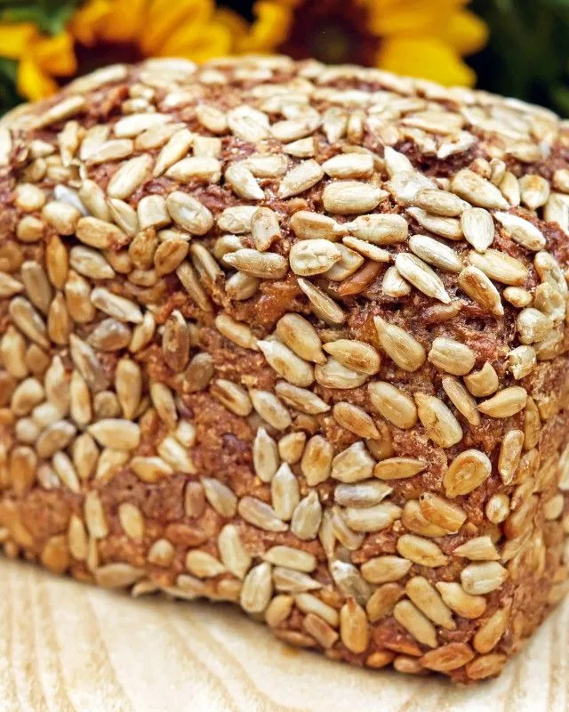 Magvas teljes kiőrlésű kenyér (600 g)