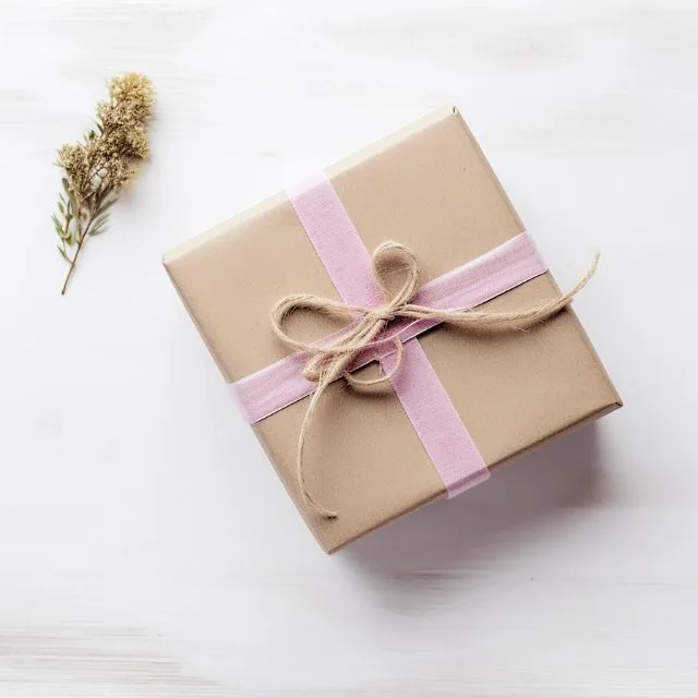 Prémium díszcsomagolás kézzel írt kártyával