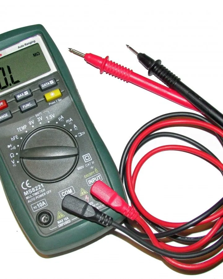 Fázis DM-200 digitális multiméter, CAT III 600 V